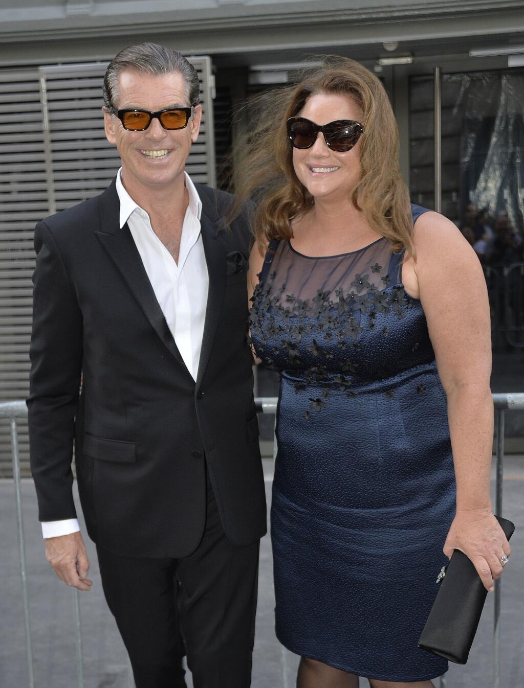 Pierce Brosnan s manželkou Keely Shaye Smith.