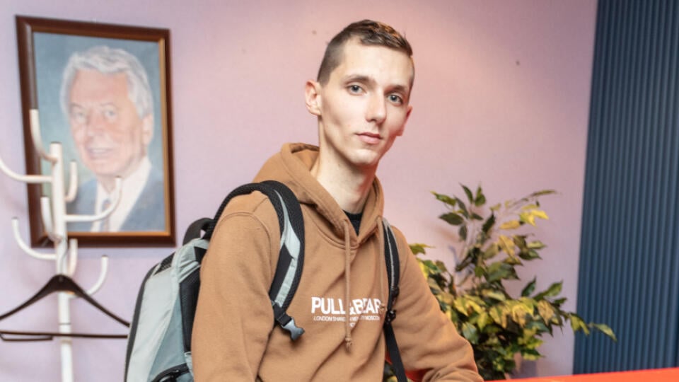 Dávid má umelé srdce od mája a stále si naň zvyká. Dúfa však, že sa čoskoro dočká srdca.