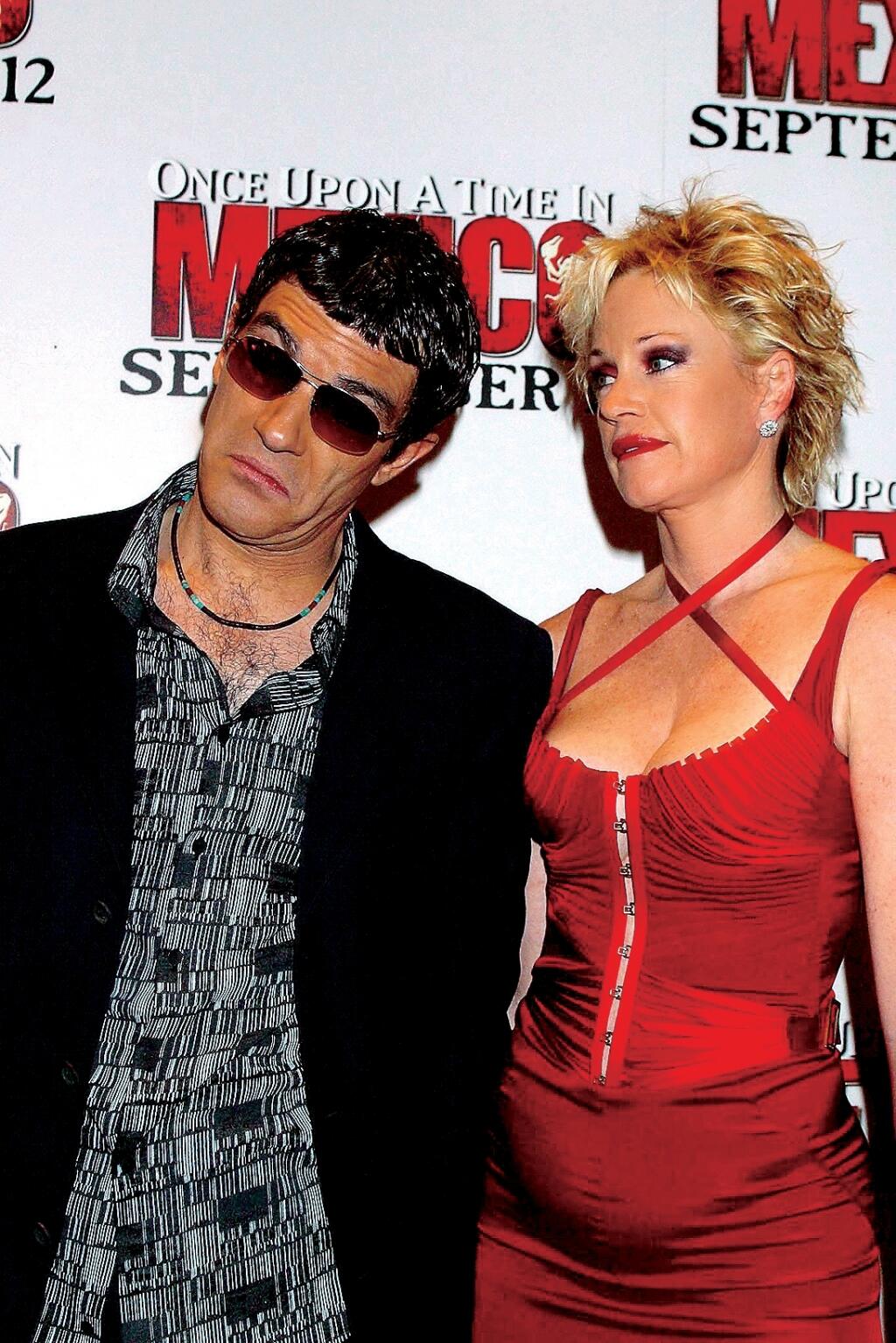 Antomion Banderas, herec, manželka Melanie Griffith, herečka
foto: TASR
uverejnené: Šarm 30/2005
pôvodný súbor:melaniebanderas.eps