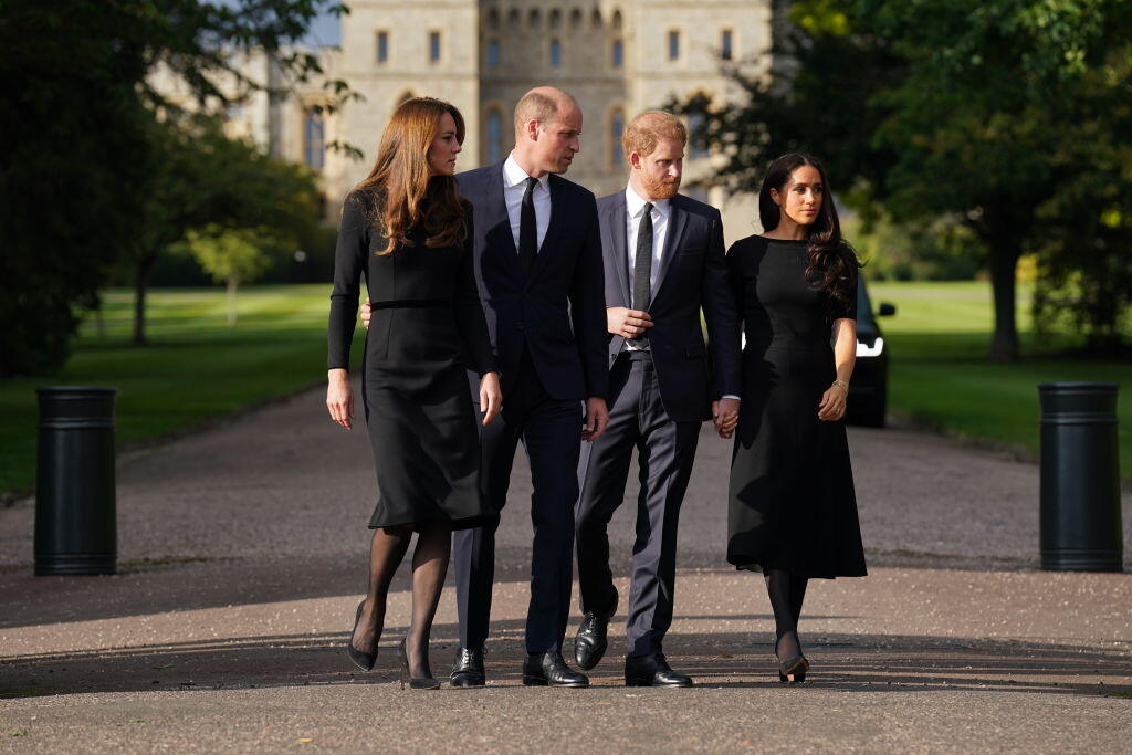 Dojímavý moment, na ktorý čakal celý svet. Willia, Kate, Harry a Meghan opäť spolu.