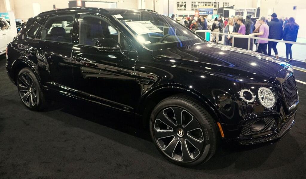 Milan Škriniar sa vozí na luxusnom Bentley Bentayga, za ktoré vysolíte šesťcifernú sumu.