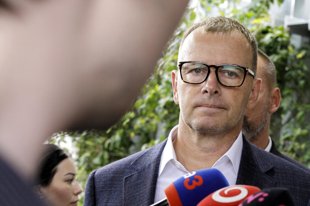Na snímke predseda Sme rodina a predseda NR SR Boris Kollár počas tlačovej konferencie po stretnutí predstaviteľov koalície, ktoré sa konalo vo vládnom hoteli Bôrik v Bratislave v sobotu 20. augusta 2022. Všetko speje k tomu, že ministri SaS podajú k 31. augustu demisiu. Predseda strany a minister hospodárstva Richard Sulík o tom informoval po sobotnom koaličnom stretnutí vo vládnom hoteli Bôrik. Ďalšie stretnutie má byť v piatok (26. 8.), Sulík v ňom však veľký zmysel nevidí. Ako komentoval, po
