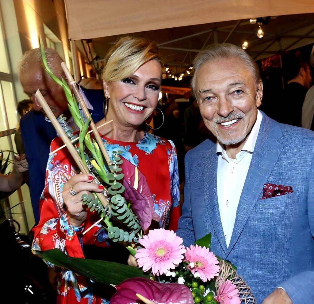 Najlepší priatelia a kolegovia z branže Helena Vondráčková a Karel Gott. O ich vzťahu sa do filmu nezmestila ani zmienka.