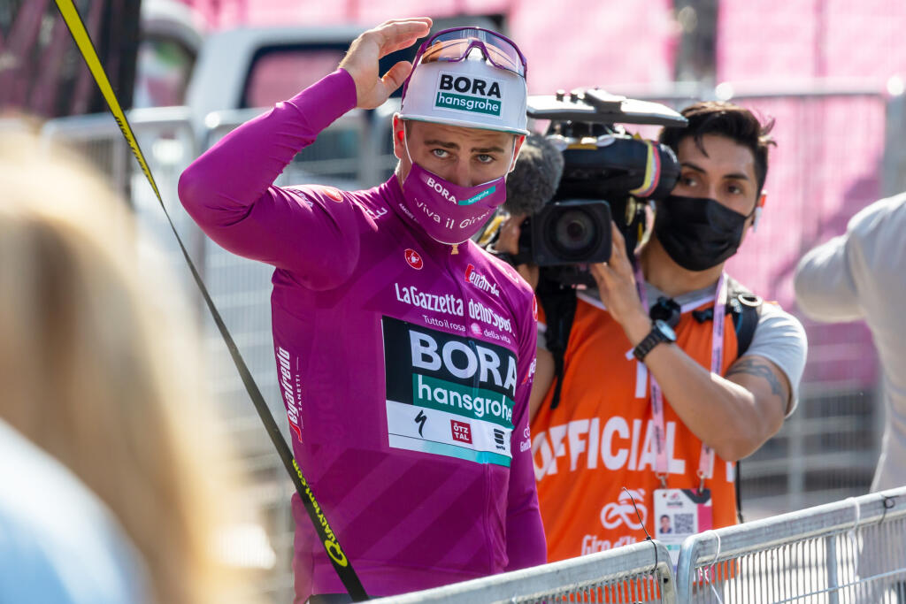 Na snímke je zákulisie slávnostnej ceremónie odovzdávania cien pre víťazov 104. ročníka Giro Italia 2021.