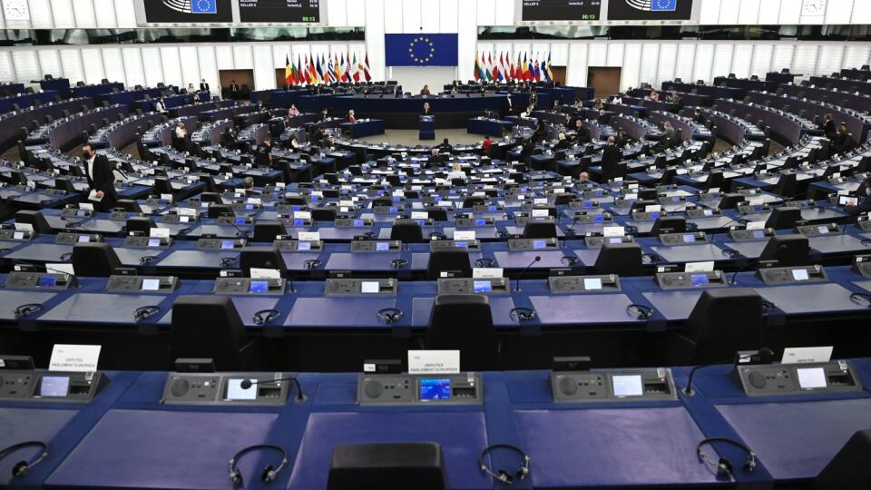 JB 26 Štrasburg - Europoslanci počas debaty na plenárnom zasadnutí Európskeho parlamentu v Štrasburgu 20. októbra 2021 k prípravám na zasadnutie Európskej rady 21.-22. októbra 2021. FOTO TASR/AP
Members of the European Parliament attend a debate during a plenary session at the European Parliament in Strasbourg, eastern France, Wednesday, Oct. 20, 2021, on preparations for the European Council meeting of October 21-22, 2021. (Frederick Florin, Pool via AP)