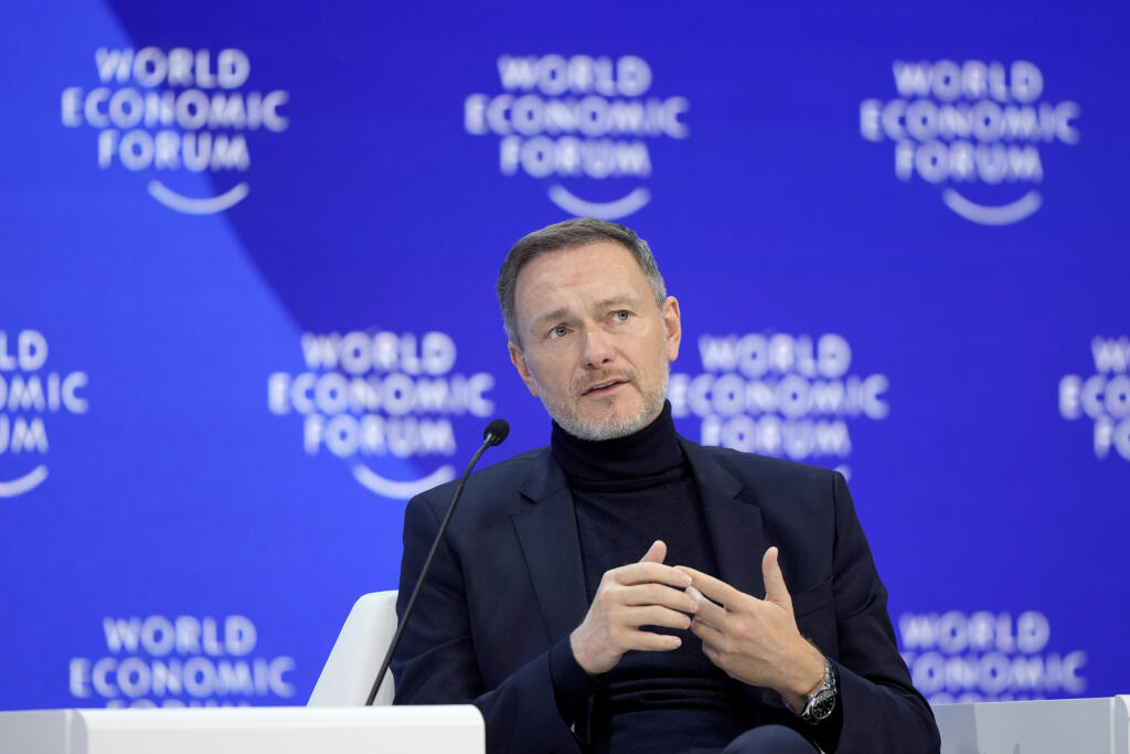 Nemecký minister financií Christian Lindner hovorí v paneli 