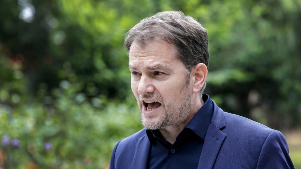 Na snímke podpredseda vlády SR a minister financií SR Igor Matovič (OĽaNO) počas krátkeho vyjadrenia pre médiá v Bratislave v utorok 7. júna 2022. Matovič reagoval na rozhodnutie prezidentsky SR Zuzany Čaputovej, ktorá vrátila parlamentu na opätovné prerokovanie tzv. protiinflačný balík. Vetuje ho v častiach, týkajúcich sa opatrení, ktoré by mali byť účinné od januára 2023. Nespĺňajú podľa nej dôvody na skrátené legislatívne konanie. V prípade prelomenia veta sa obráti na Ústavný súd (ÚS) SR. F