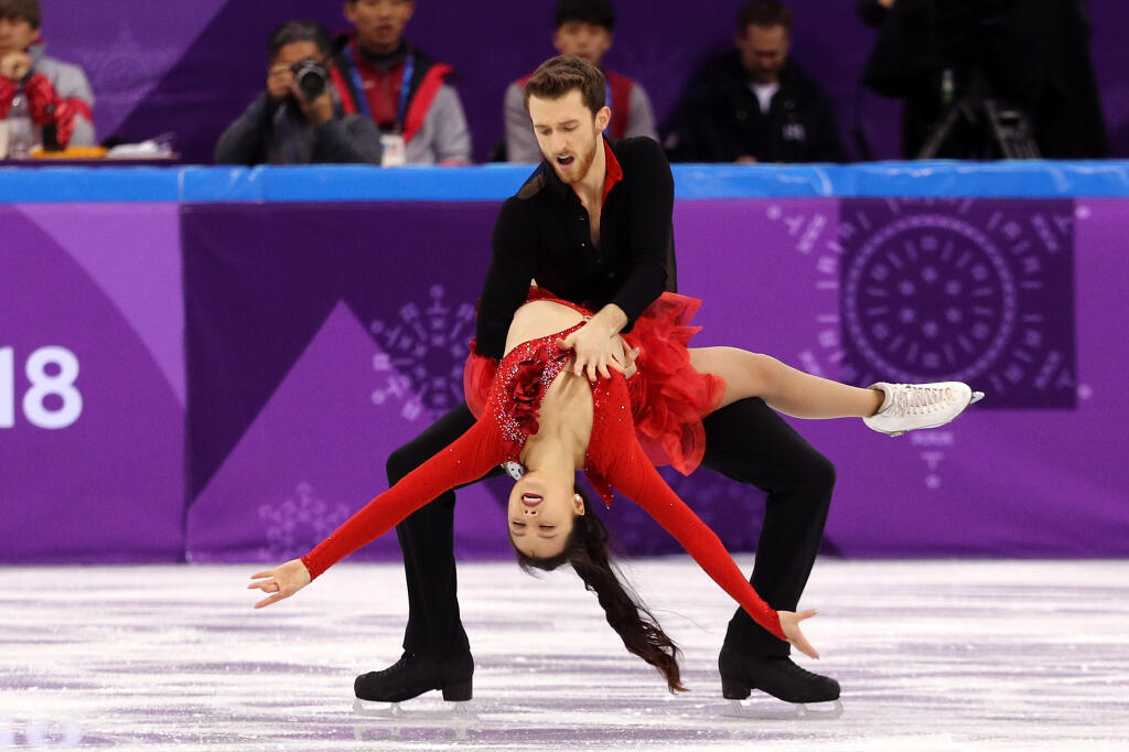 Tanečný pár Yura Min a Alexander Gamelin prežili jazdu s roztrhanými šatami.