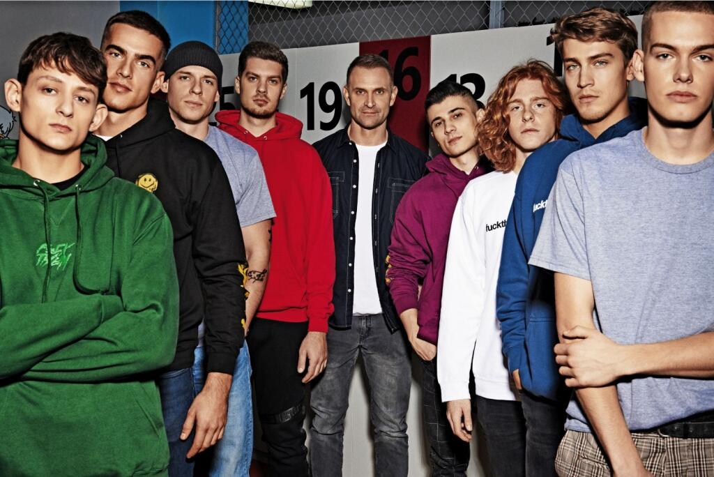 ŠTUDENTI TOMÁŠA MAŠTALÍRA
V seriáli Pán profesor ich hrajú aj
najväčšie slovenské modelingové
hviezdy Adam Bardy, Krištof
Králik, Juraj Hraško, Andrej
Halaša či Filip Hinca.