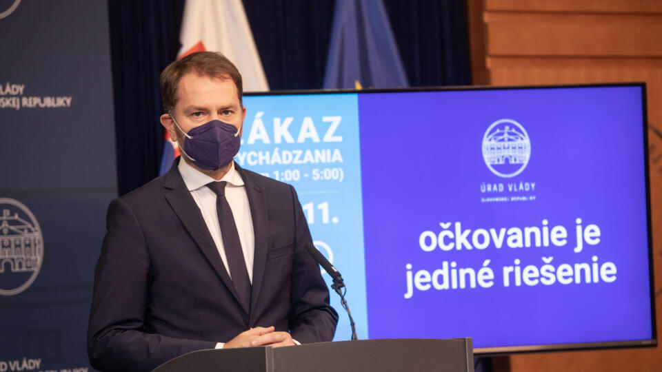 Na snímke je predseda hnutia OĽANO a Minister financií Igor Matovič počas rokovania vlády na ktorom vláda prijala zákaz vychádzania.