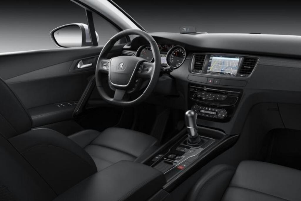 TREND test Peugeot 508 GT 2,2 HDI vs. VW Passat 2,0 TDI Highline