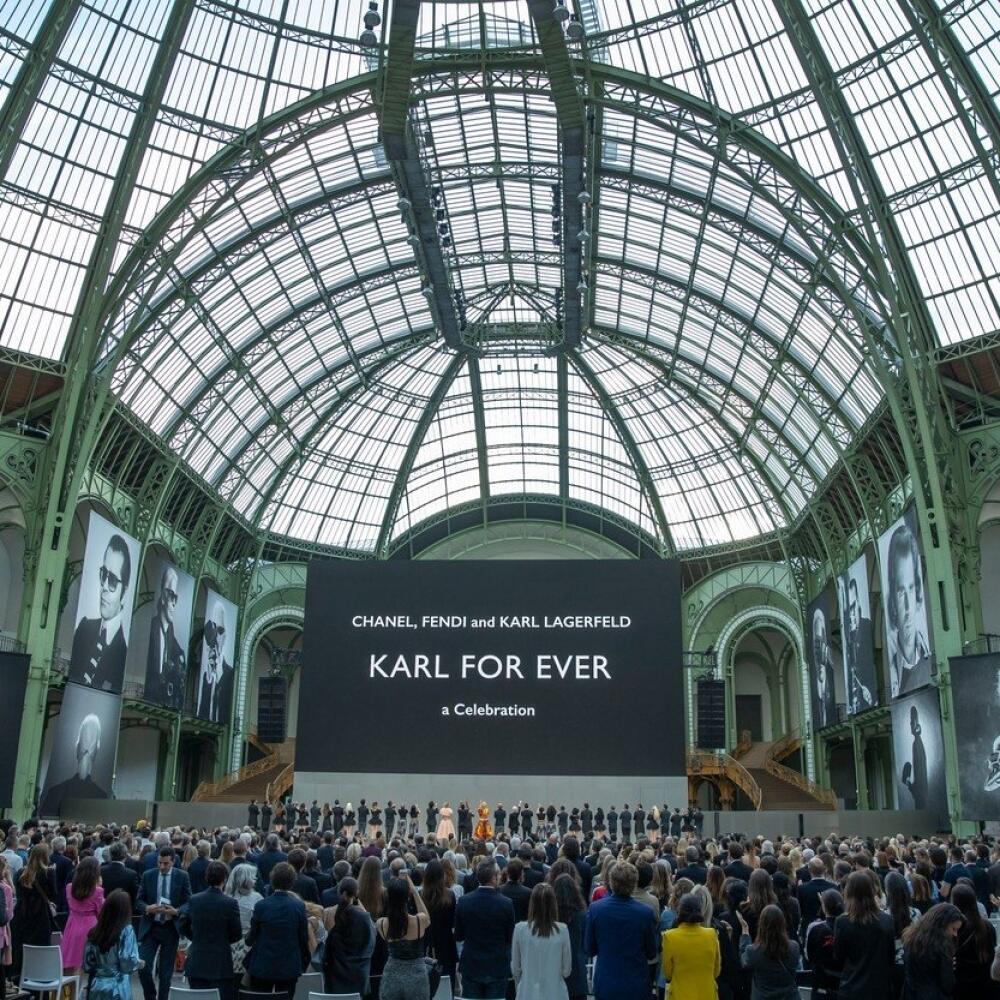 Do Paríža pricestovali celebrity z celého sveta, aby si uctili pamiatku zosnulého návrhára.
