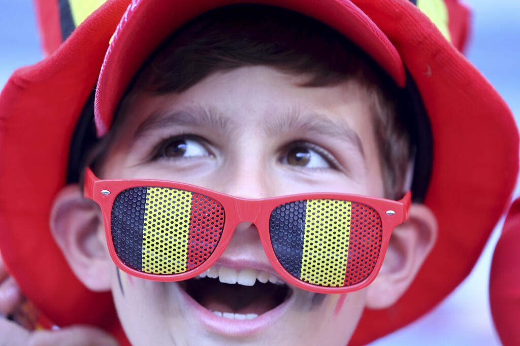 KK36 Kodaň - Malý belgický fanúšik sa ussmieva pred zápasom základnej B-skupiny Dánsko - Belgicko na ME vo futbale v Kodani 17. júna 2021. FOTO TASR/AP
A young Belgium supporter smiles in the stands prior to the Euro 2020 soccer championship group B match between Denmark and Belgium, at the Parken stadium in Copenhagen, Thursday, June 17, 2021. (Wolfgang Rattay, Pool via AP)