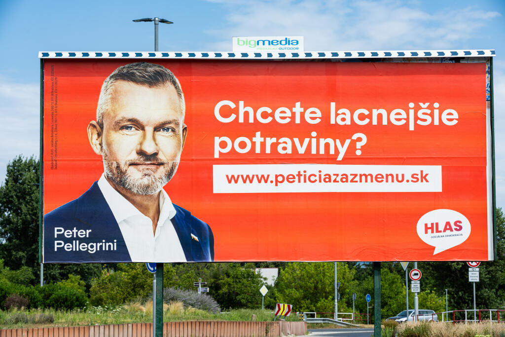 Billboard politickej strany HLAS s Petrom Pellegrinim v Bratislave.