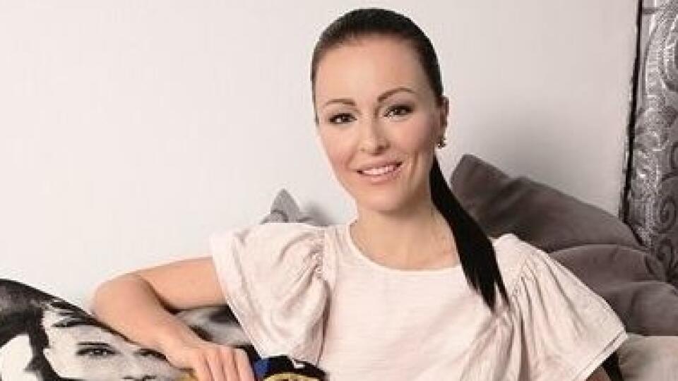 Kristína Kormúthová sa svojím statusom o rómoch pripravila o prácu.