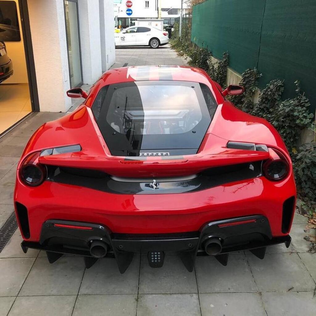 Pred dvomi rokmi si Hamšík kúpil Ferrari 488 Pista, ktorého cena je astronomických 300-tisíc eur.