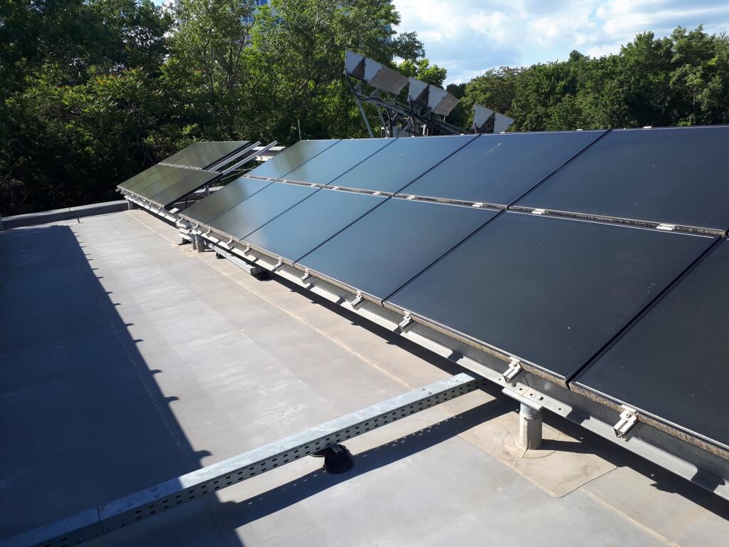 Výskum alternatívnych zdrojov energií a ich praktické zapojenie do energetického mixu je predmetom bádania napríklad v pracovisku SAV či v špeciálnom laboratóriu STU.