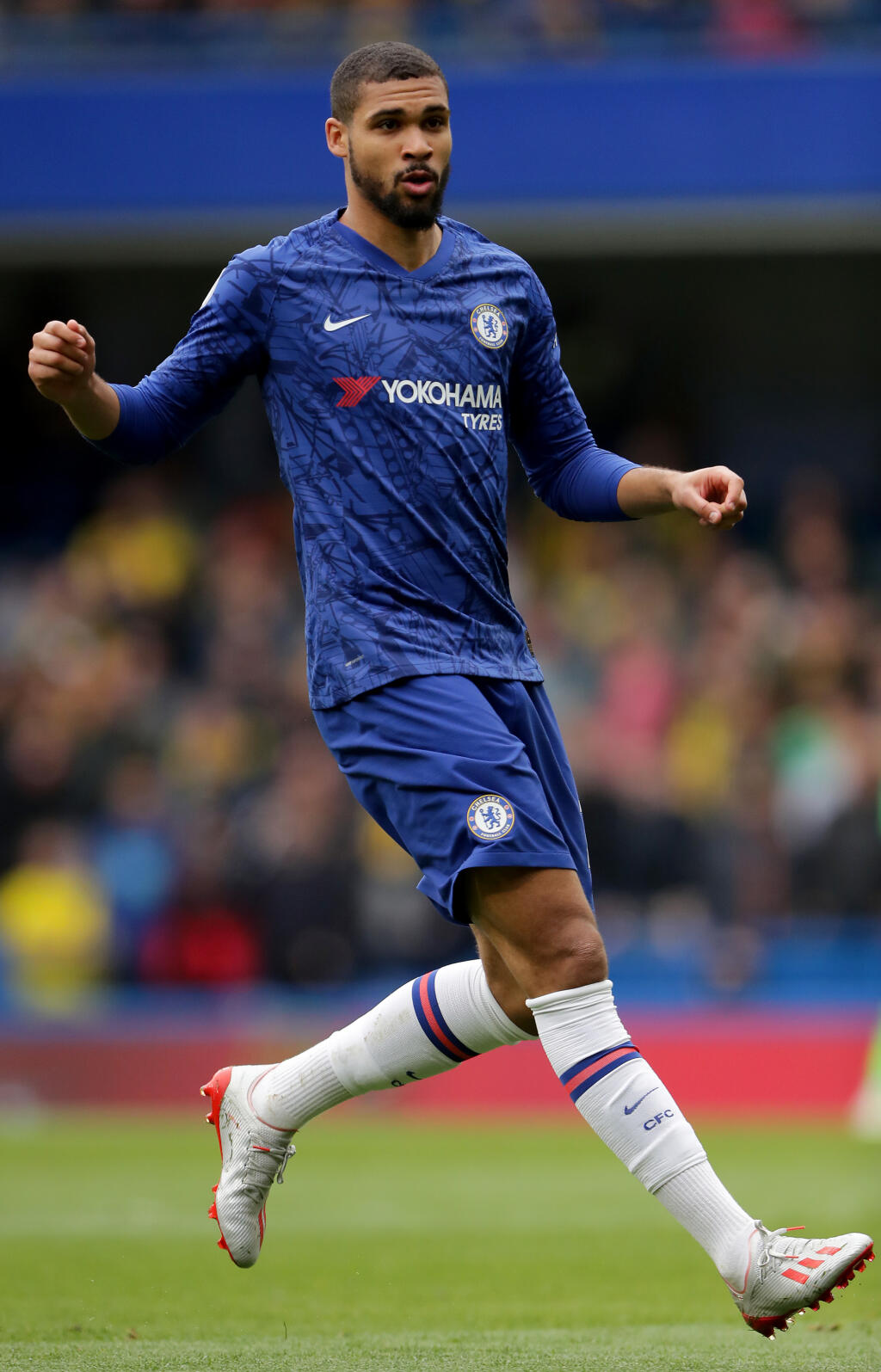 3. V TOP 10 sa umiestnil aj futbalista tmavej pleti. Ruben Loftus-Cheek je na treťom mieste vďaka hlasom od 13.75% opýtaných žien.