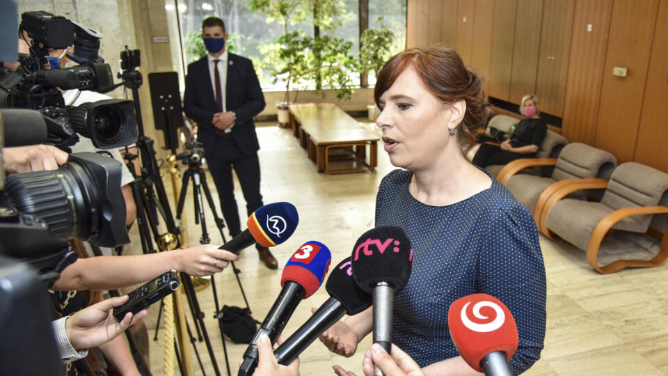 Na snímke ministerka investícií, regionálneho rozvoja a informatizácie Veronika Remišová (Za ľudí) počas príchodu na 28. schôdzu vlády SR 8. júla 2020 v Bratislave. FOTO TASR - Pavol Zachar
