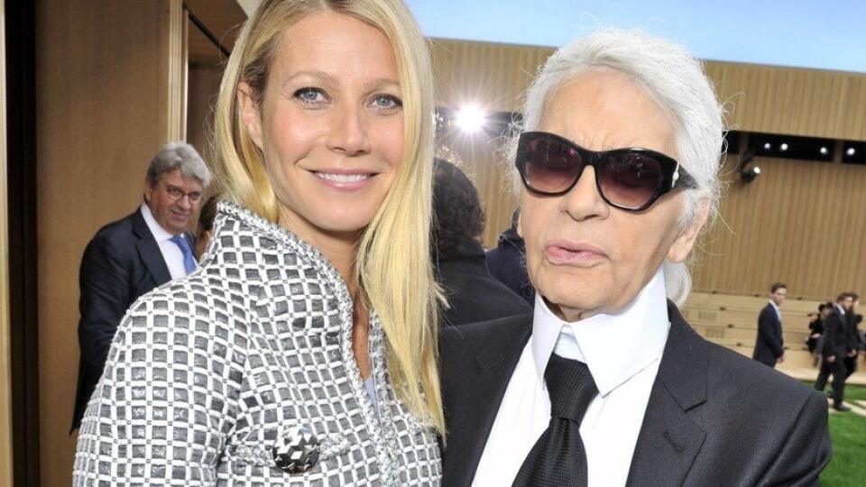 Gwyneth s módnym guru Karlom Lagerfeldom na prehliadke istej kozmetickej značky.
