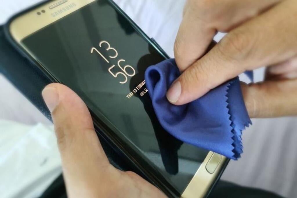 Vírus na displeji prežije až 4 dni. Poradíme vám, ako vyčistiť smartfón