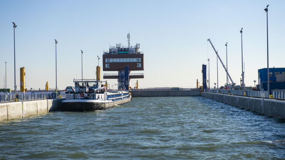 Na snímke zmodernizovaná pravá plavebná komora Vodného diela (VD) Gabčíkovo 23. novembra 2021 v Bratislave. FOTO TASR - Jakub Kotian