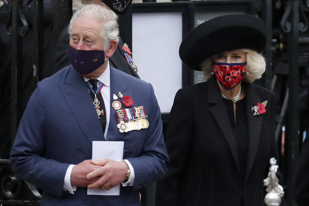 KK34 Londýn - Britský princ Charles a Camilla, vojvodkyňa z Cornwallu, odchádzajú po spomienkovej slávnosti venovanej obetiam prvej svetovej vojny pri príležitosti 102. výročia jej skončenia v Londýne 11. novembra 2020. FOTO TASR/AP
Camilla, the Duchess of Cornwall, right, and Prince Charles leave Westminster Abbey after Armistice Day service in London, Wednesday, Nov. 11, 2020. Services held in many nations Wednesday will commemorate the 102nd anniversary of the armistice ending World War I and