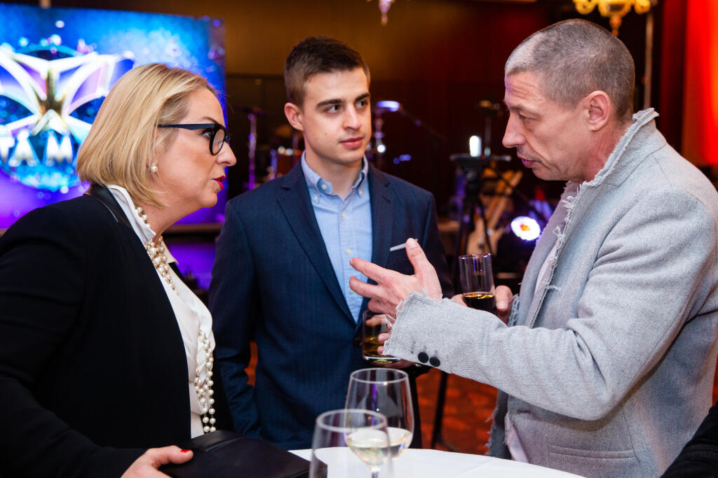 Párty televízie JOJ k príležitosti predstavenia novej zábavnej relácie v Bratislave. Na snímke Wanda Adamík Hrycová, Peter Matulík a syn David.