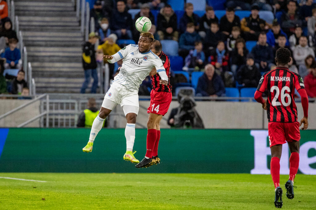 ŠK Slovan Bratislava a Lincoln Red Imps FC sa stretol v zápase Európskej konferenčnej ligy na Tehelnom poli v Bratislave. Na snímke je Ezekiel Henty.