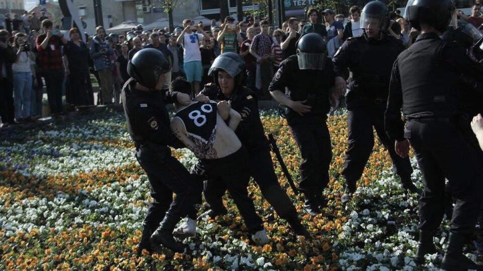 Polícia pri jednom zo zatknutí - ilustračné foto 