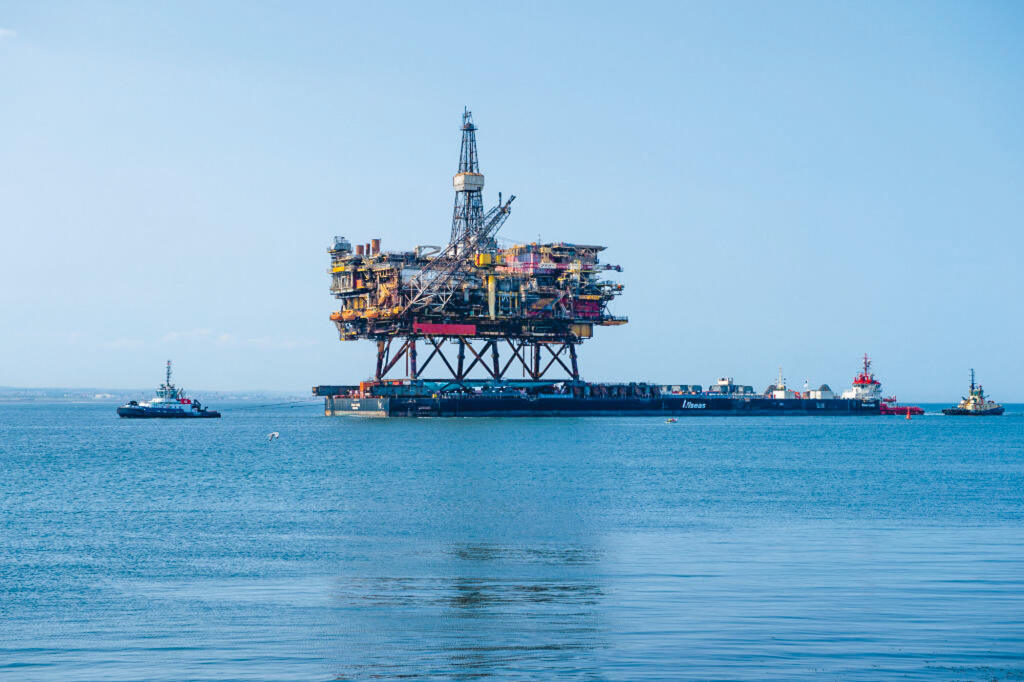 17,000 Tonnes Brent Alpha Oil Rig Arrives For Dismantling