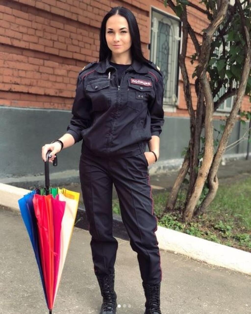 Sexi ruská policajtka Tatiana Zima sa stala hitom majstrovstiev.