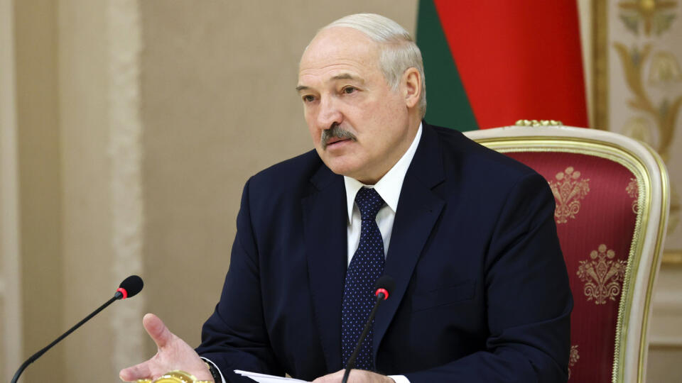 EBE 27 Minsk - Na snímke bieloruský prezident Alexander Lukašenko počas stretnutia s guvernérom Prímorského kraja Olegom Kožemjakom v Minsku 22. septembra 2020. FOTO TASR/AP
Belarusian President Alexander Lukashenko attends a meeting with Oleg Kozhemyako, governor of the far eastern region of Primorsky Krai of Russia in Minsk, Belarus, Tuesday, Sept. 22, 2020. (Maxim Guchek/BelTA Pool Photo via AP)