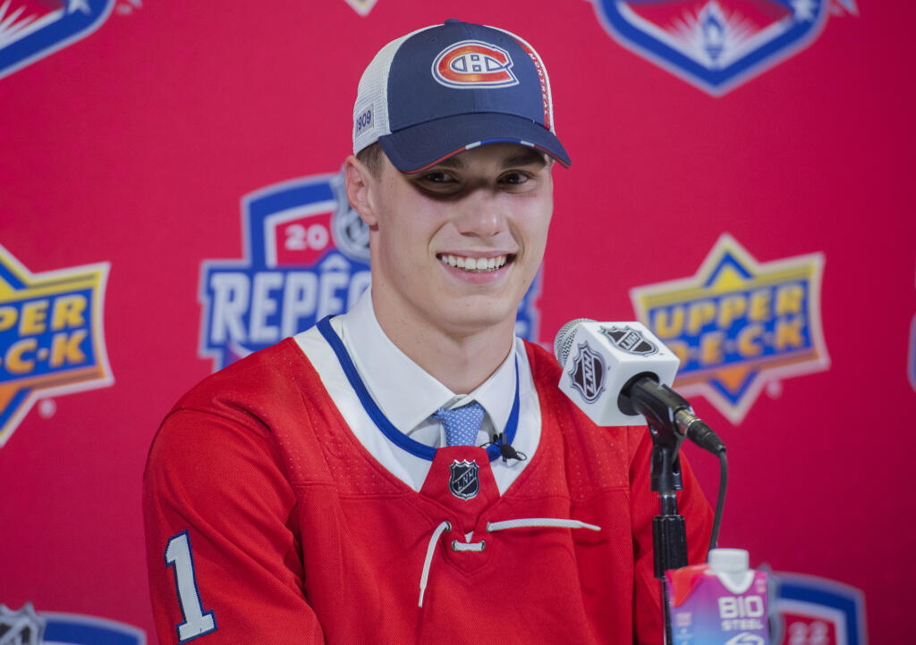 Slafkovský v NHL neustále prepisuje históriu. Sám však dúfa, že reči, ktoré sa začali šíriť, napokon nebudú pravdivé a on sa na farmu nedostane. Na jednej strane je príjemné, že sa mi tu stále darí držať. Na druhej strane viem, že musím stále makať. Ostať tu celú sezónu je môj cieľ, takže pre to urobím všetko. A budem len rád, keď sa niekto z tohtoročného draftu pridá,