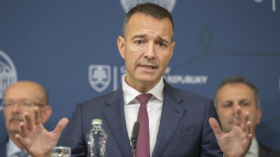 Na snímke minister školstva, výskumu, vývoja a mládeže SR Tomáš Drucker (Hlas-SD) počas tlačovej konferencie k reforme školstva po 45. schôdzi vlády SR 21. augusta 2024 v Bratislave. FOTO TASR - Martin Baumann