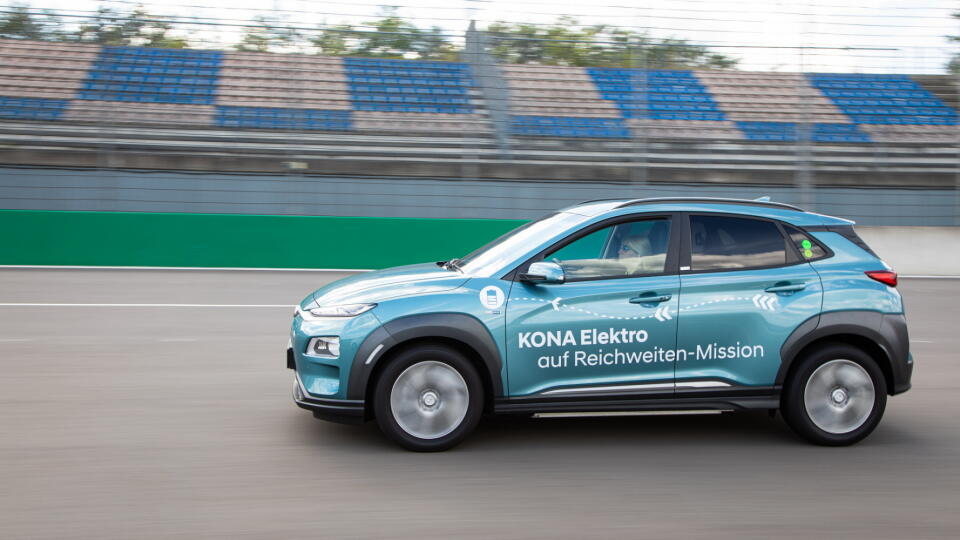 Hyundai Kona Electric na Lausitzringu.