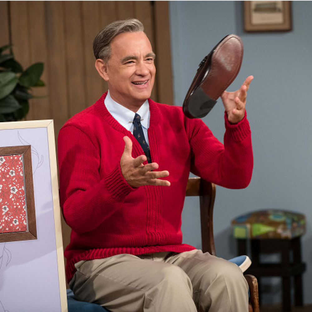 Tom Hanks vo filme A Beautiful Day in the Neighborhood.