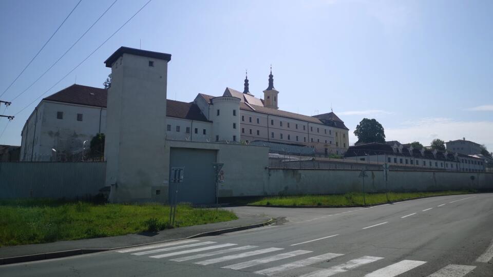 Róbert Matta, ktorý má na svedomí jednu z najmasovejších a najbrutálnejších vrážd aké sa kedy na Slovensku stali, chce ísť na slobodu. Aktuálne si trest odpykáva za mrežami Ilavskej basy.