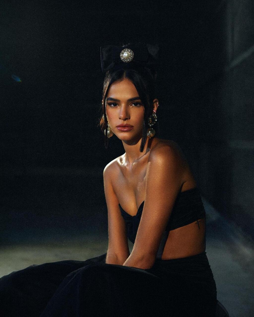 Bruna Marquezine sa rada predvádza v úspornom oblečení aj na sociálnych sieťach.