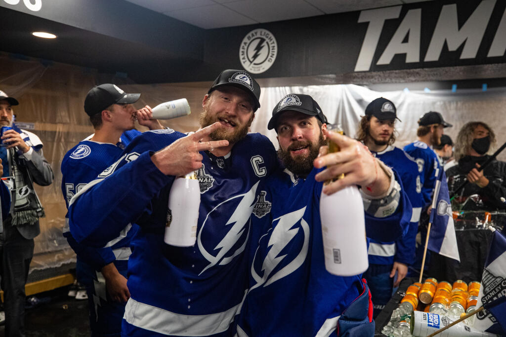 Kučerov si nenechal ujsť oslavy Stanley Cupu ani s kapitánom Stevenom Stamkosom.