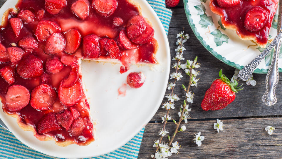 Slice,Of,Fresh,Homemade,Strawberry,Tart,With,Flowers,From,Above