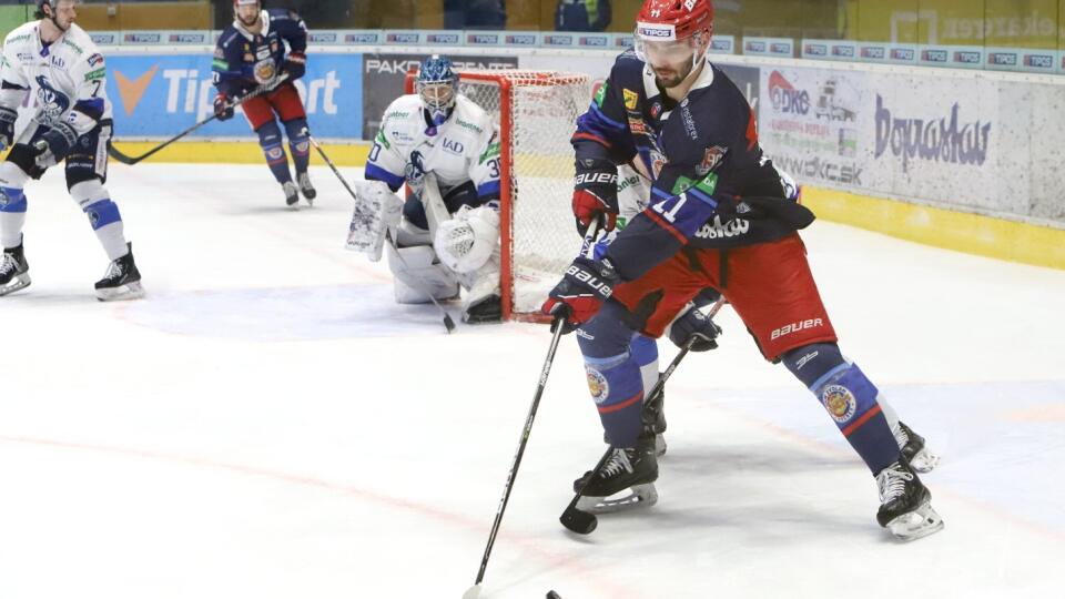 Na snímke Radovan Bondra (Zvolen) počas zápasu 49. kola Tipos extraligy v hokeji HKM Zvolen - HK Poprad vo Zvolene 30. decembra 2022. FOTO TASR - Ján Krošlák