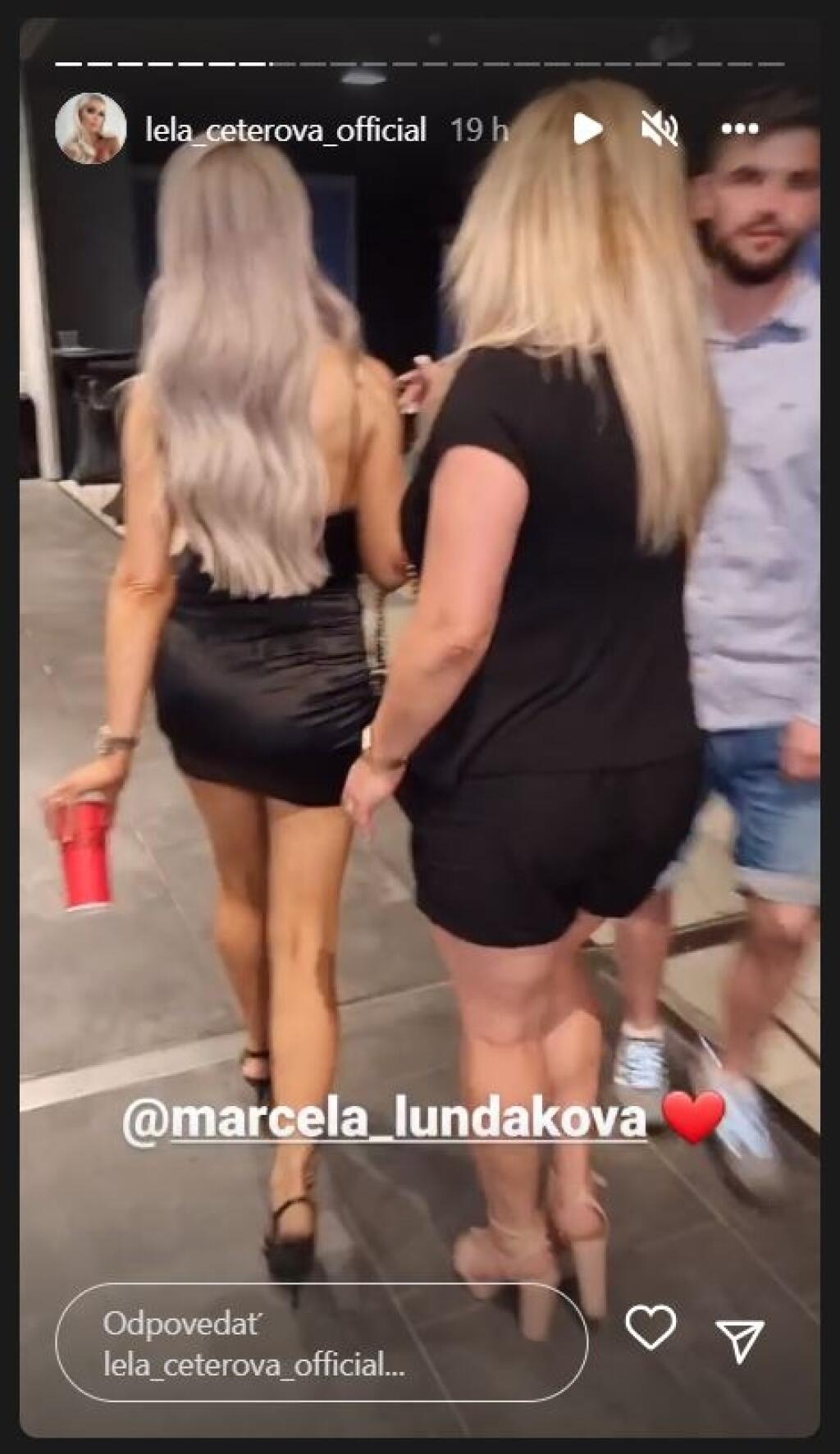 Na boxerskom zápase Karlosa Vémolu nechýbala ani jeho partnerka Lela.