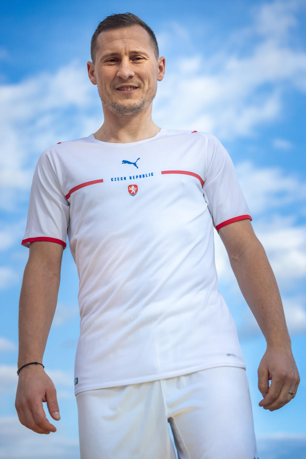 Česká reprezentácia vymenila žltozelené dresy za biele.