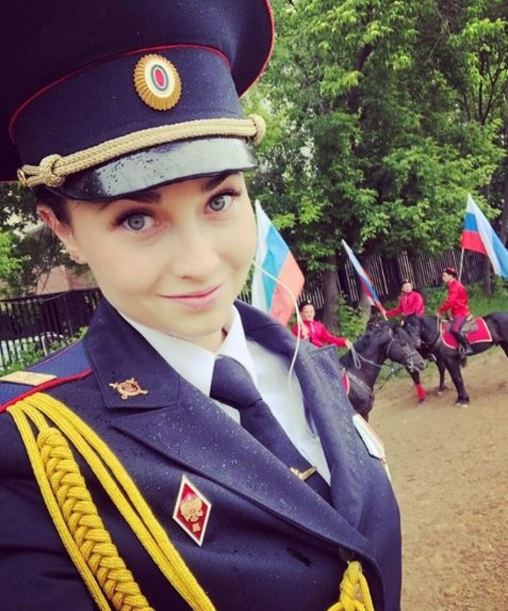 Sexi ruská policajtka Tatiana Zima sa stala hitom majstrovstiev.