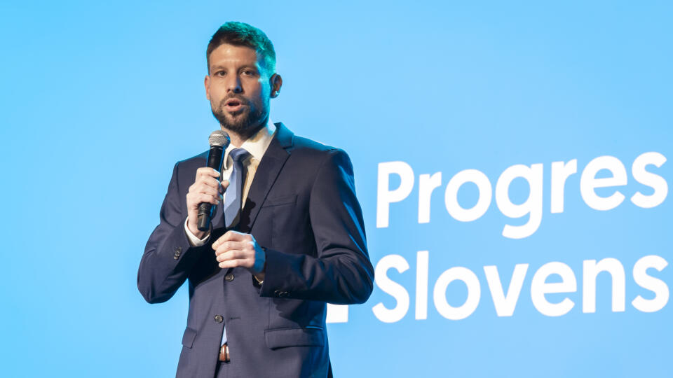 Parlamentné voľby na Slovensku. Volebná centrála strany Progresívne Slovensko. Na snímke je úvodný prejav predsedu Michala Šimečku.