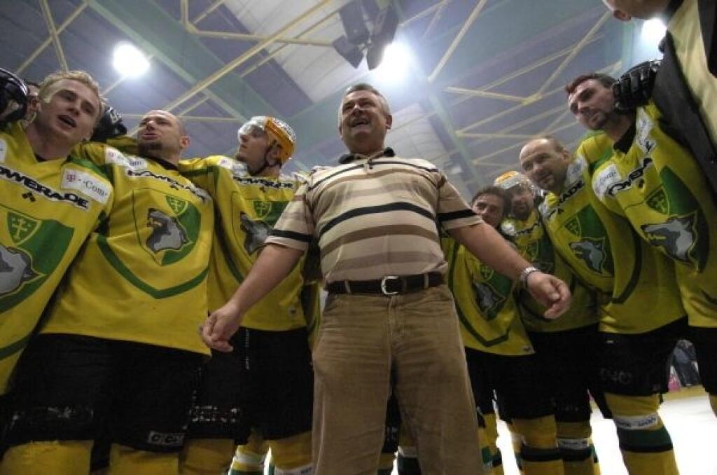 Ján Slota sa objavil vo finále hokejového play off, v ktorom Žilina v roku 2006 získala titul.