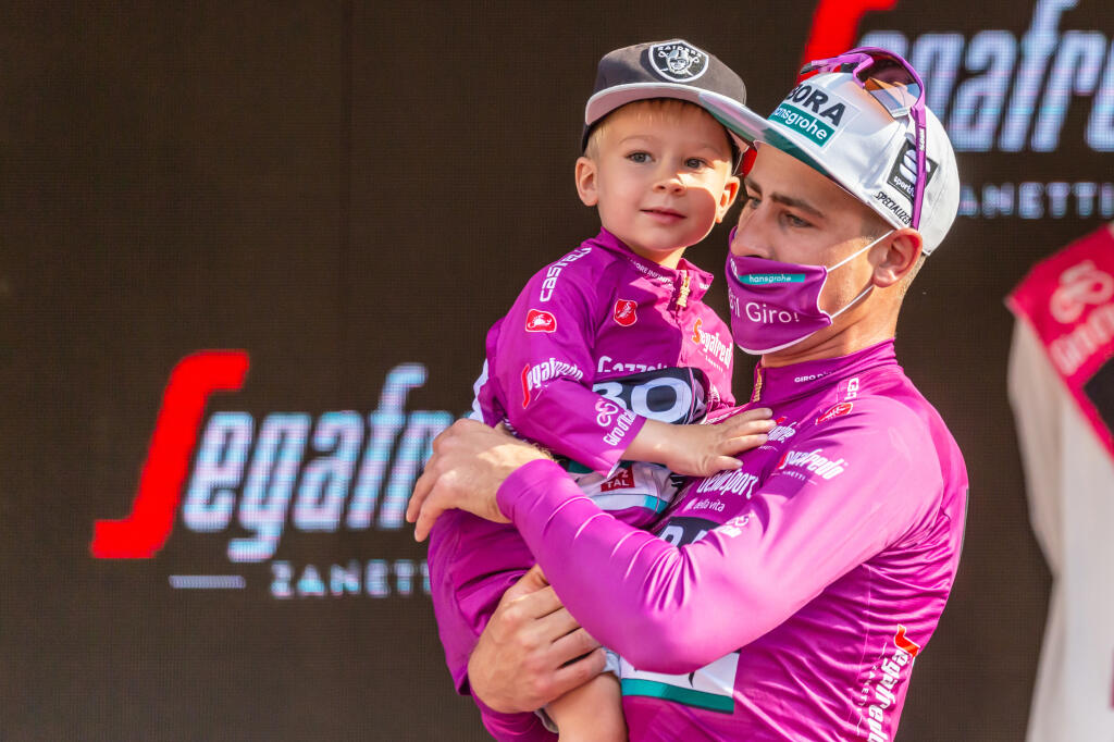 Na snímke je zákulisie slávnostnej ceremónie odovzdávania cien pre víťazov 104. ročníka Giro Italia 2021.