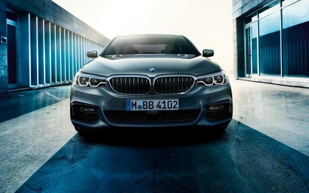 BMW 540i xDrive verzus
Mercedes-Benz E 400 4Matic
