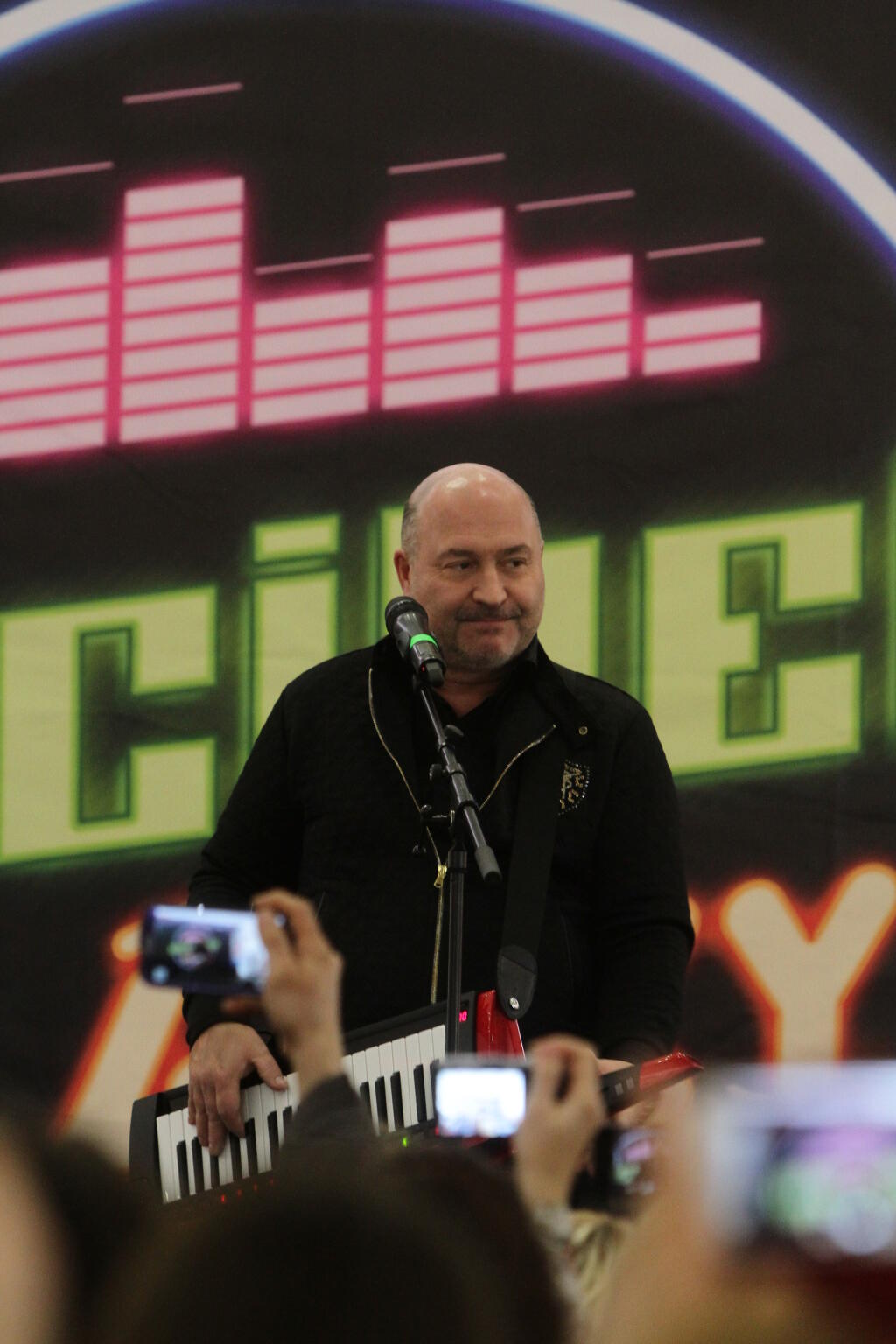 Michal David počas premiéry filmu Decibely lásky v kine Cinemax Bory Mall.